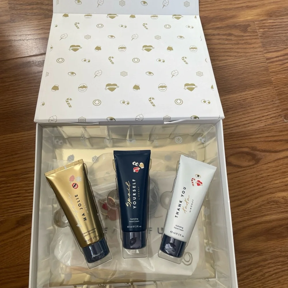 Monat Oh What Fun Baby It's Cold Outside Gift Set Hand Cream Lotion New
